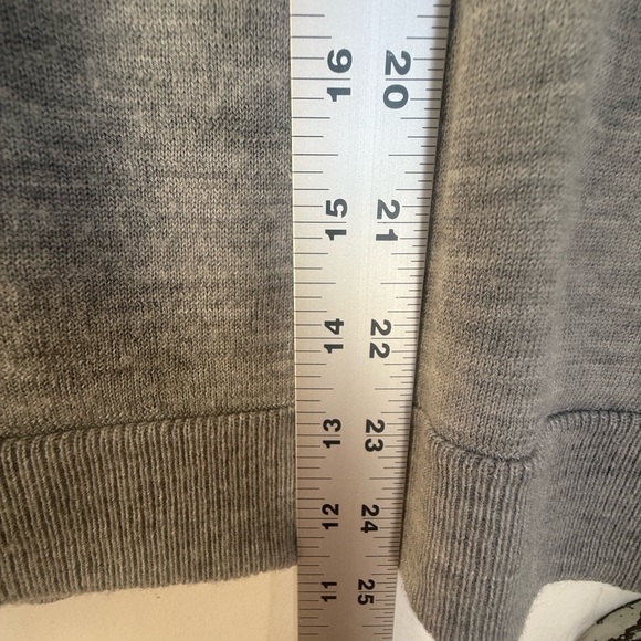 Banana Republic Gray V-Neck 100% Merino Wool Women’s Sweater Med Cozy Soft - Picture 4 of 5